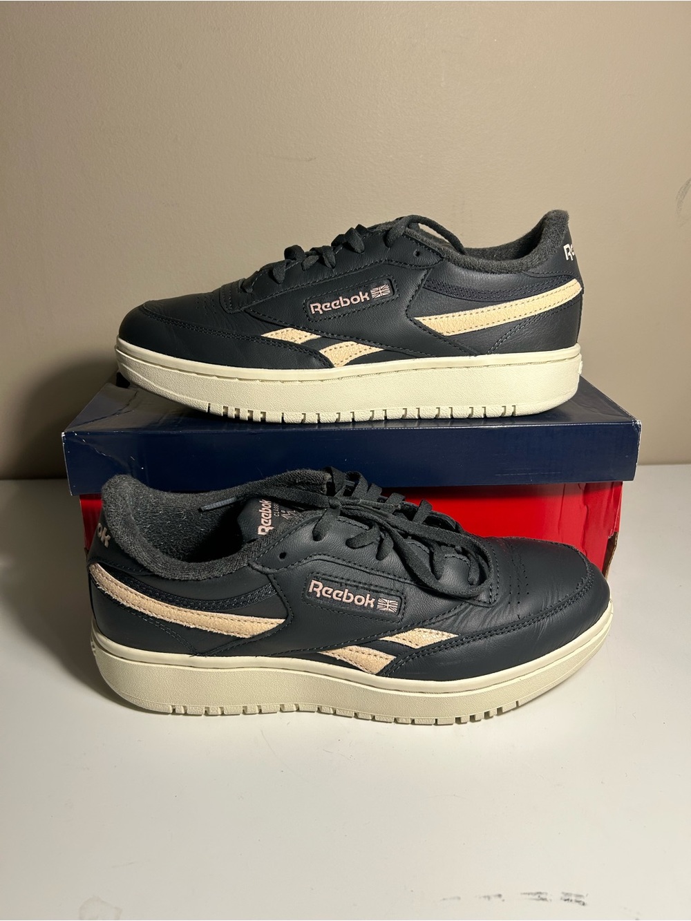 Reebok- club c double revenge, black, 10 women sw